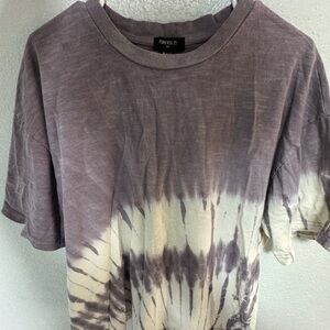 This is a men's Forever 21 tie-dye t-shirt in a size Large (L)